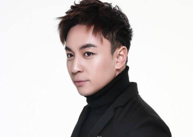 他凭《旋风小子》爆火,因被当"摇钱树"15岁才上学,今无戏可拍