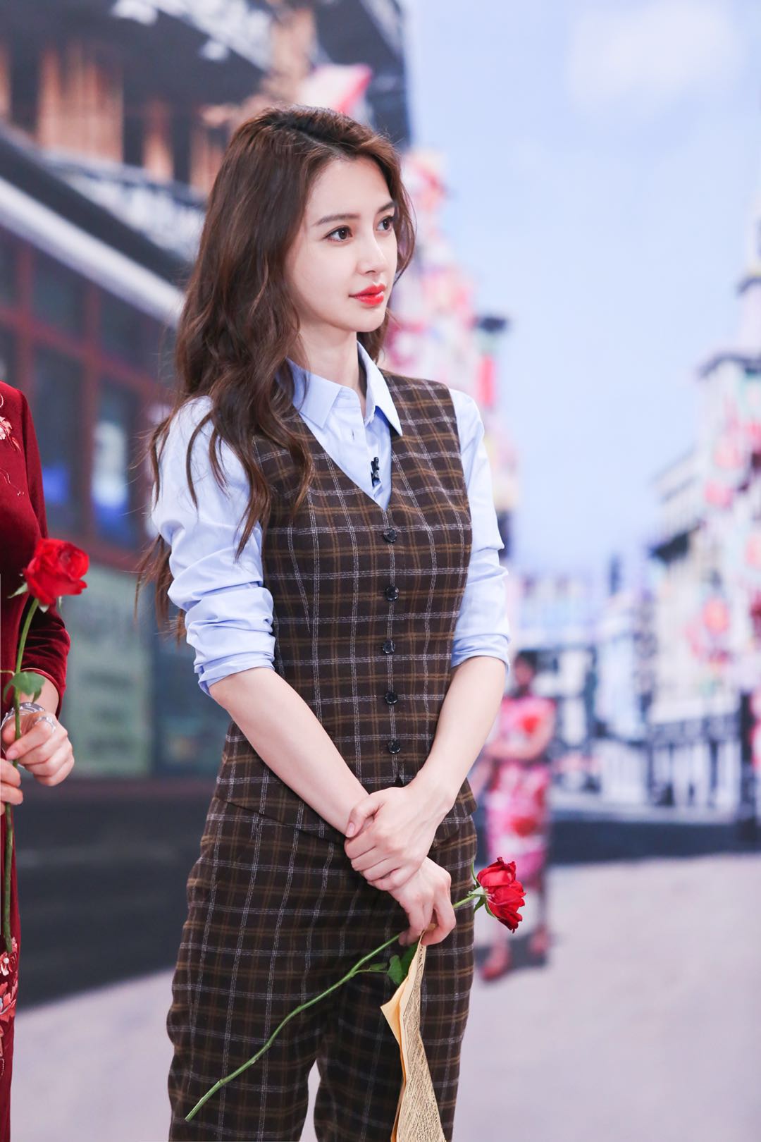 杨颖最近穿搭帅气有型,不错不错,继续保持哦