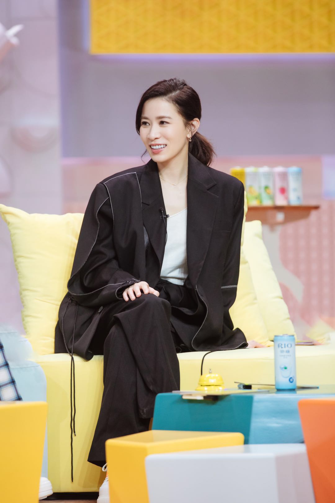 余诗曼穿衣服真好看笑起来的模样最甜