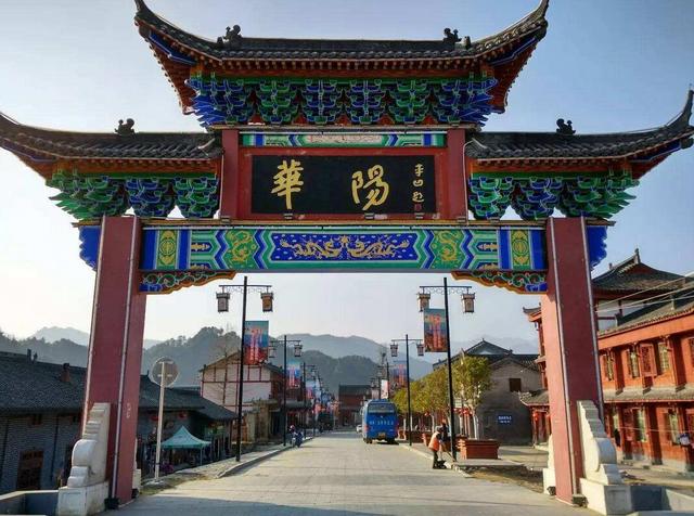 唐玄宗开元18年(公元730年)设县治,是为华阳县,唐天宝8年更名为真符县