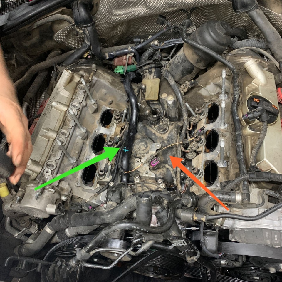 22万公里的奥迪a8l检修,冷却液总是无故缺少,车主担忧发动机!