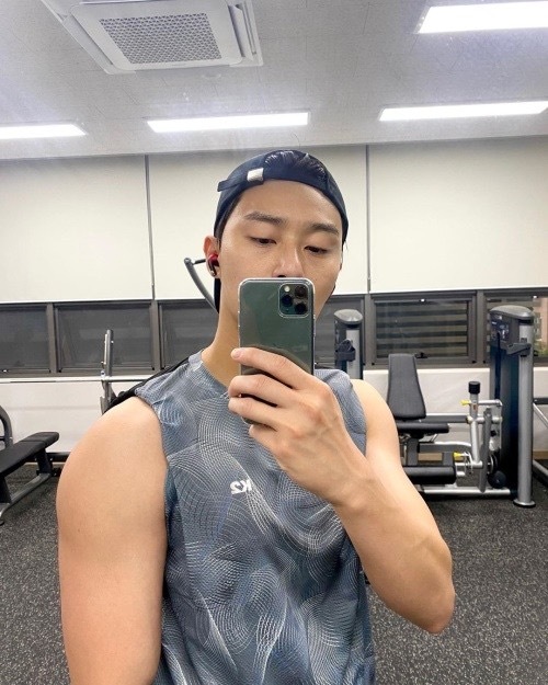 朴叙俊公开近照透露电影梦想正在拍摄之中