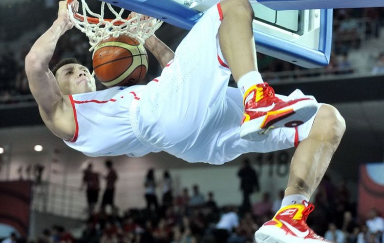 空场形式对篮球运动员影响有多大,易建联也说,影响蛮大