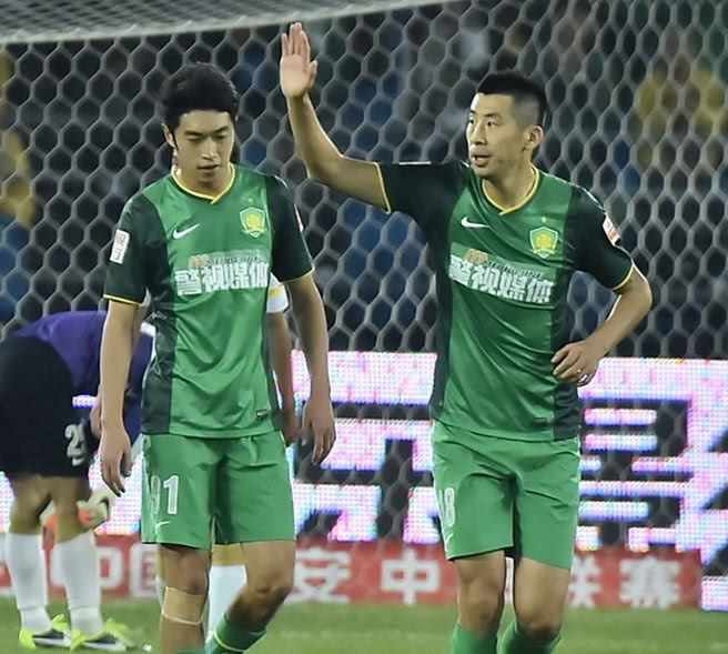 国足球员"神"操作!郎征飞铲马季奇,五爷当场懵逼!