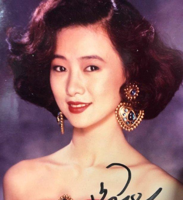 为了出名演出大胆角色,甚至与家人决裂,现在52岁依旧年轻漂亮