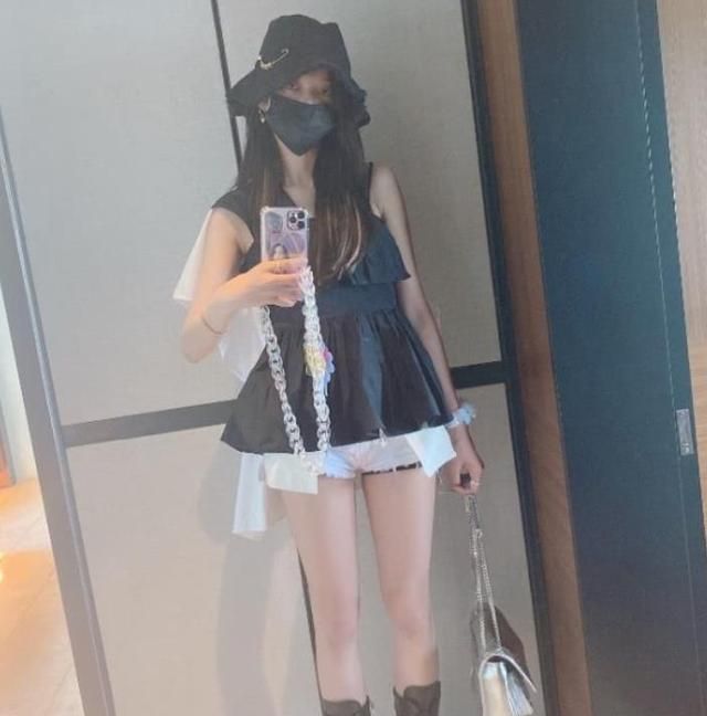 吴宣仪的腿被上帝眷顾,随便一张臭美自拍,网友:顶级漫画腿!