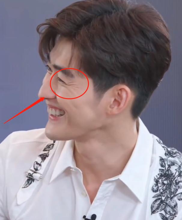 张翰直播截图被疯传,离开了美颜跟修图,确定是35岁?