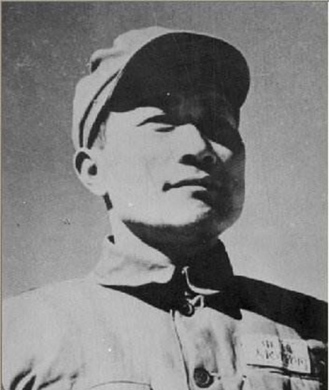 他是二野军长,解放后直接升为大军区司令员,堪称我军第一人