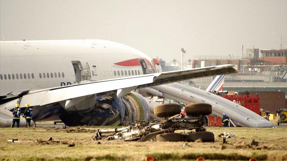 为什么飞机出事故时,宁愿坠毁也不让乘客跳伞逃生?