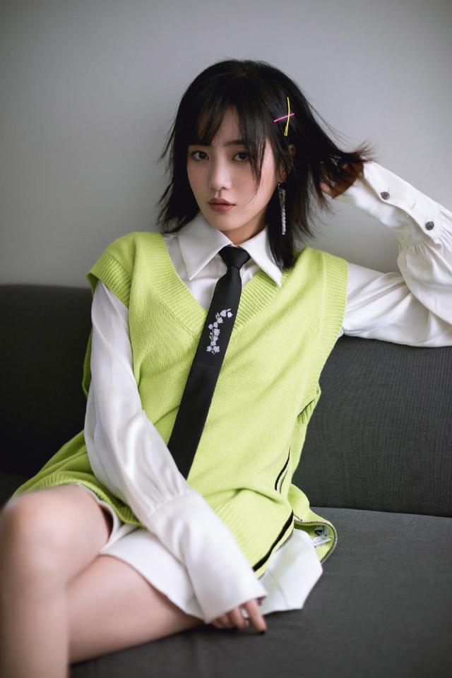 王梓薇可以去女团选秀了,穿水手服配百褶裙,甜到心窝里