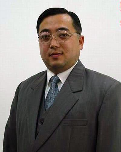 她的老公叫做谢晖,也是一名圈内的演员,说到她的老公你可能不太熟悉