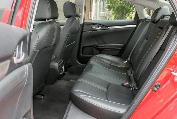 预算15万买车，从销量看选项，这几款车绕都绕不过！