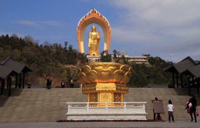 世界上"最高"一尊金佛,不惜耗资10亿建成,光镀金就有48千克