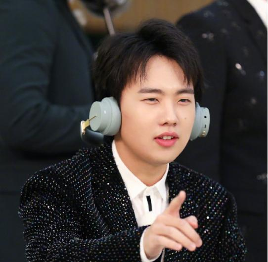 奔跑吧4郭麒麟再受关注他在每个节目中都是谦卑有礼的态度