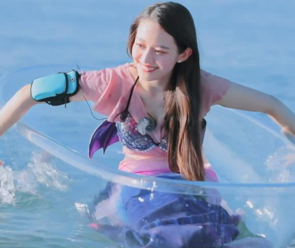 妻子团集体穿美人鱼泳衣:吉娜性感胡可保守,张歆艺的肚子太抢镜