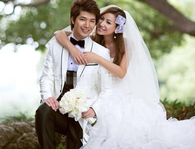 好男儿》的热度还没过,宋晓波出版了个人首部写真集《天使的声音》