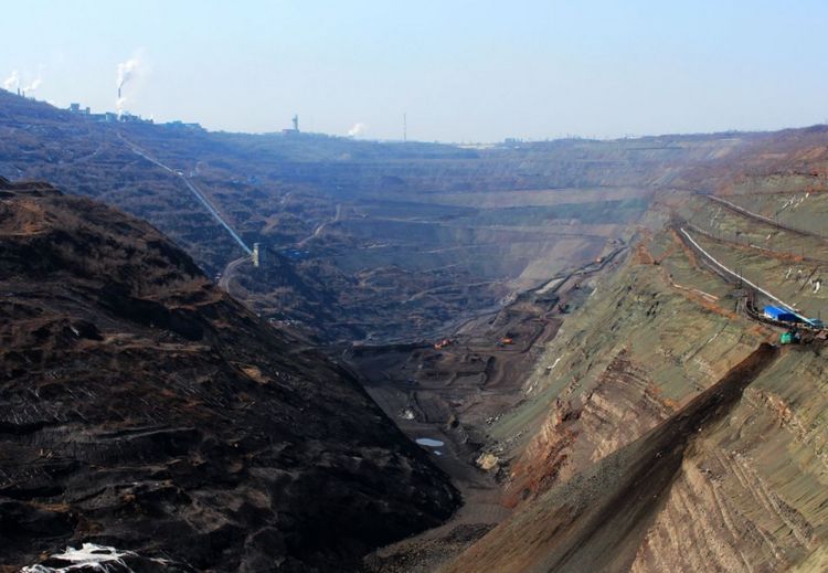 河曲旧县露天煤矿图片