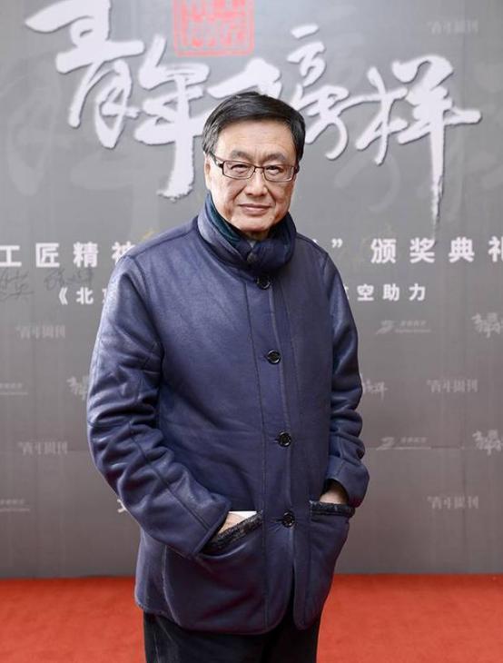 2005年,王文澜抛弃倪萍和白内障儿子,15年过去了,他过得咋样了
