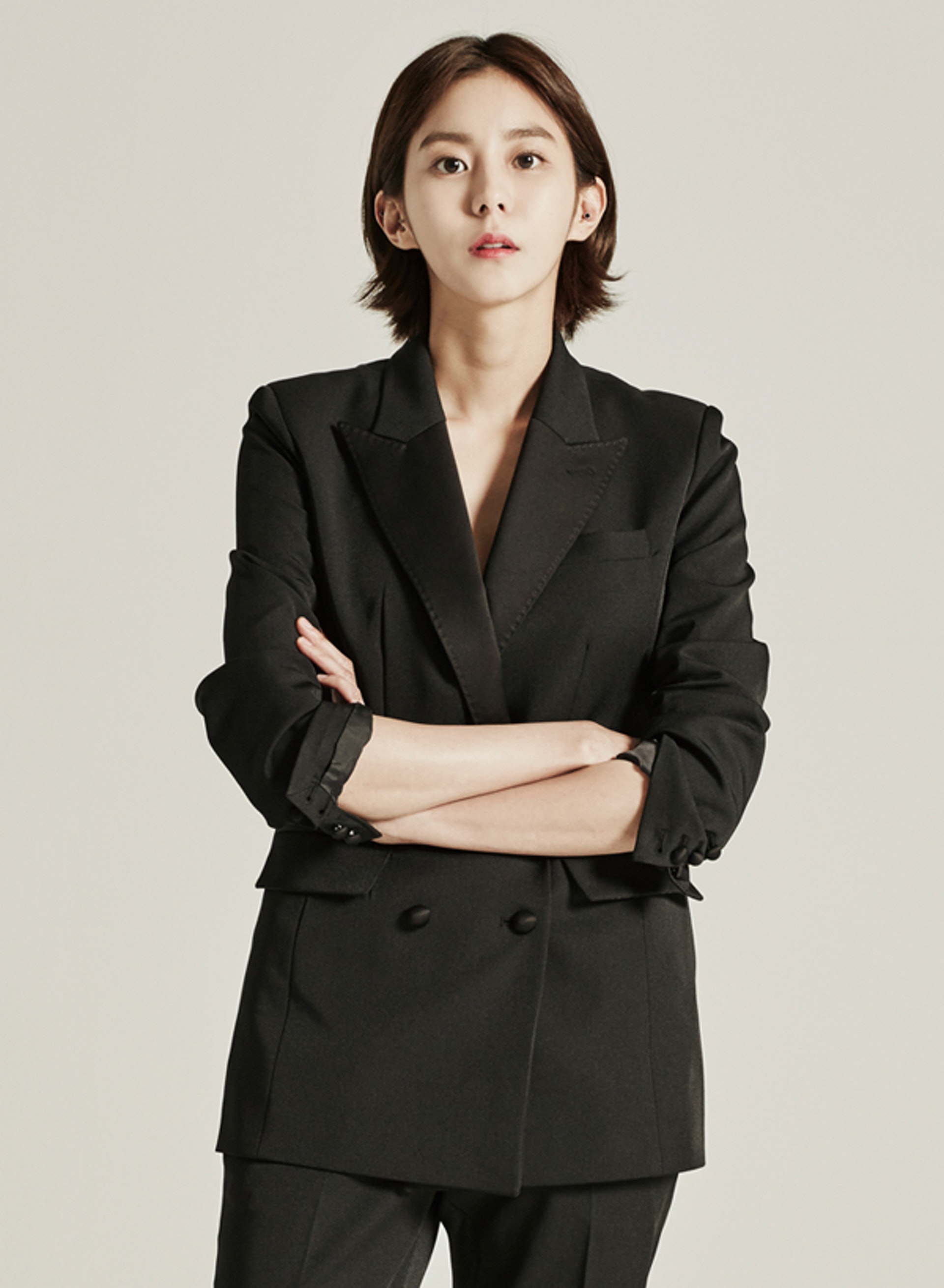 韩国女团成员因微胖被网友攻击,后来拼命减肥变成女神