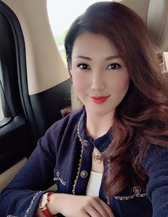 浑身香奈儿太贵气,蒙古之花变阔太