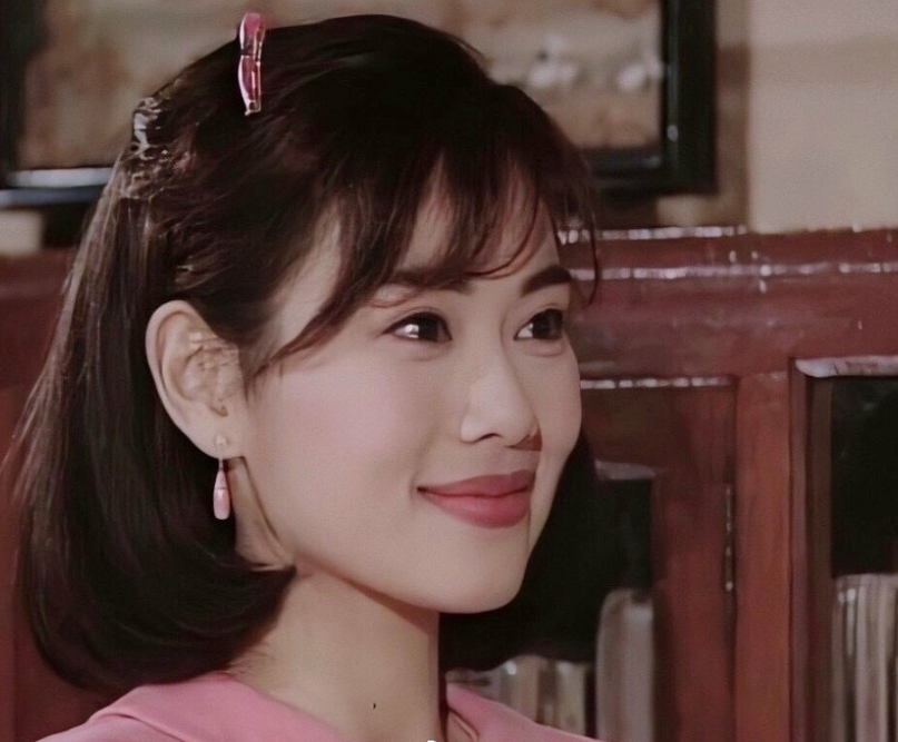 自信姐陈松伶,其实患有郁抑症,与母关系闹僵,被小8岁老公治愈