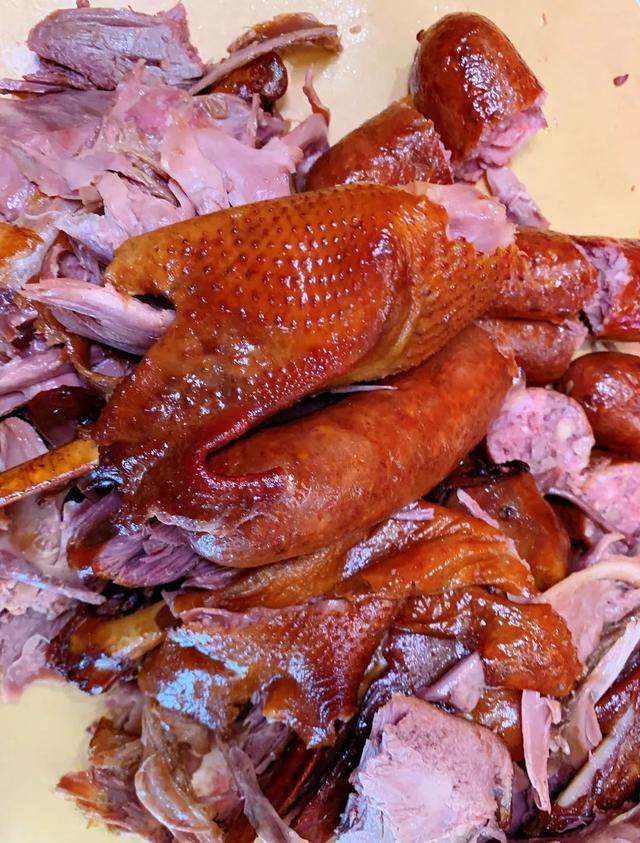 长春这家店一年卖50000只烤鹅,70年代秘方老汤是啥味你知道吗