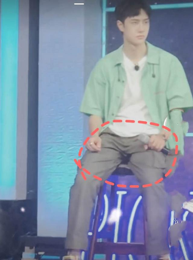 王一博录《天天》两腿不停晃!发现镜头一秒变乖,看到裤子时酸了