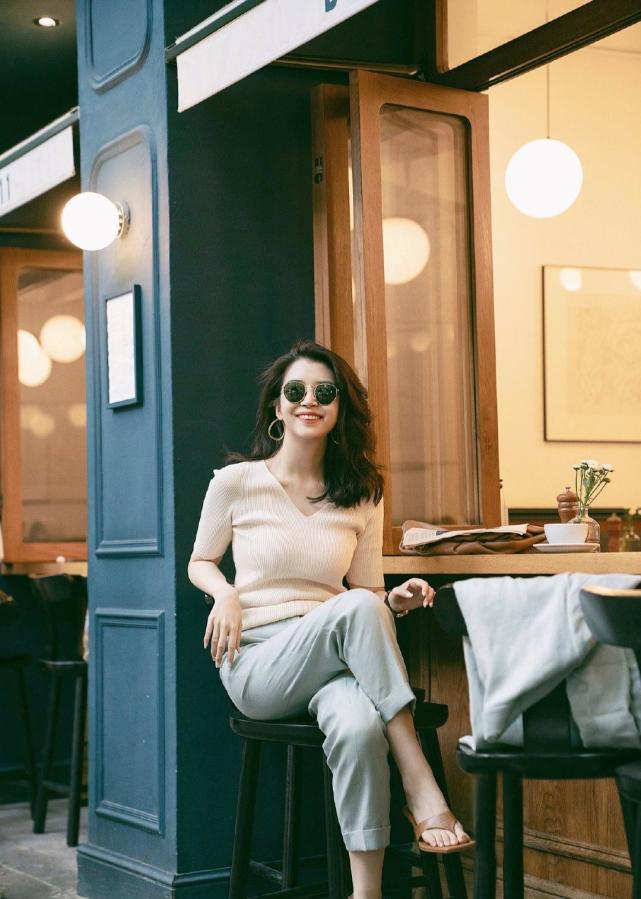 时尚博主三木又晒穿搭,通勤装穿出了高级感,简约时尚又有品味