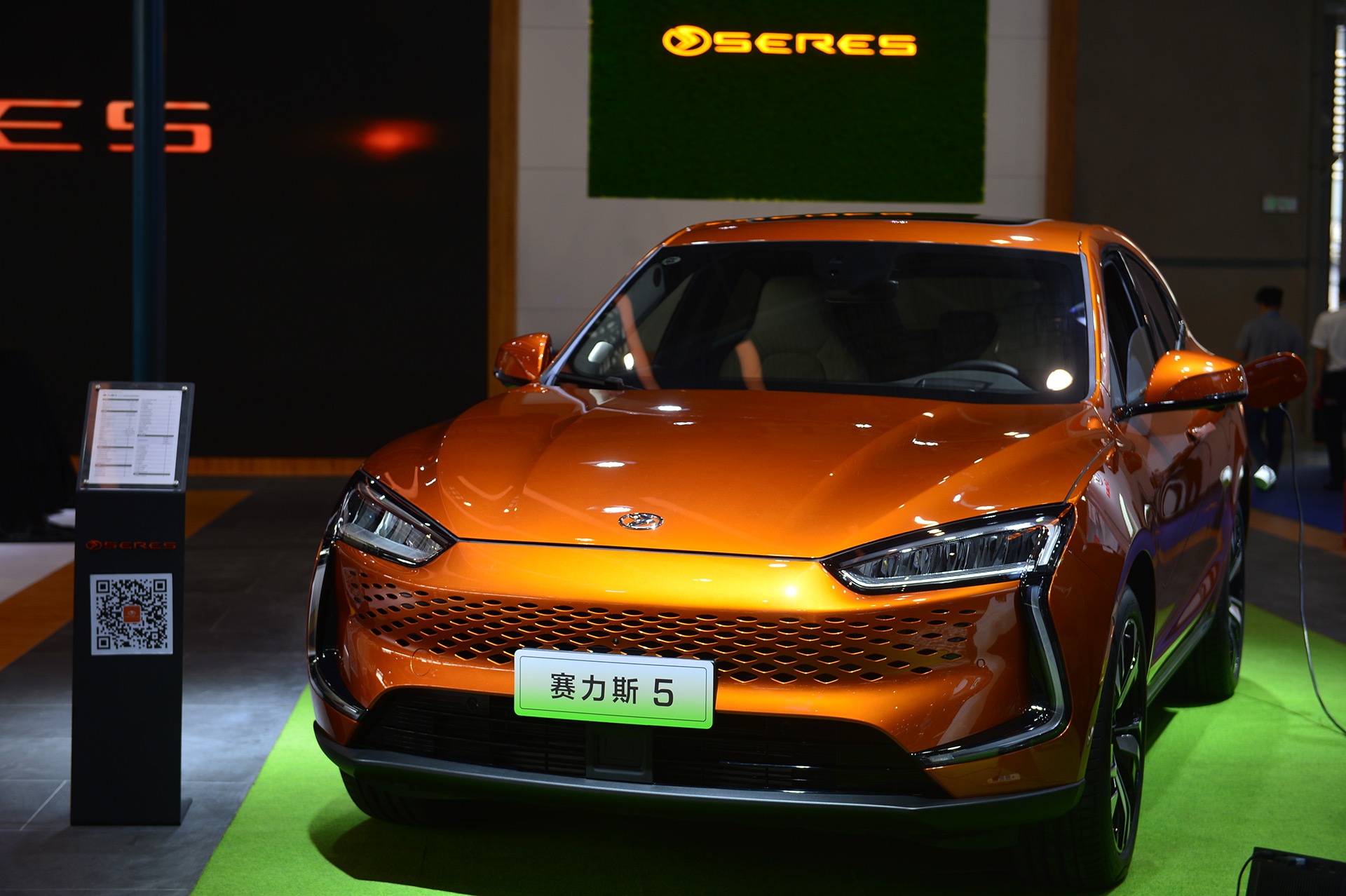 赛力斯5四驱高性能版上市 售价33.9万元-新浪汽车