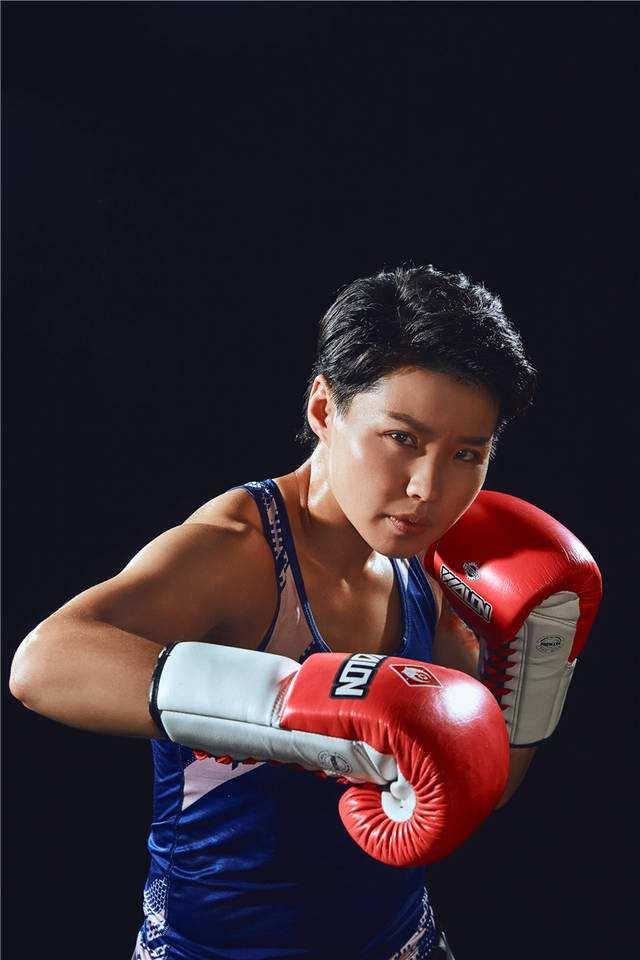 对于铁杆拳迷来说,这三位中国女拳手不言自明,分别是汪柯菡,龚艳丽和