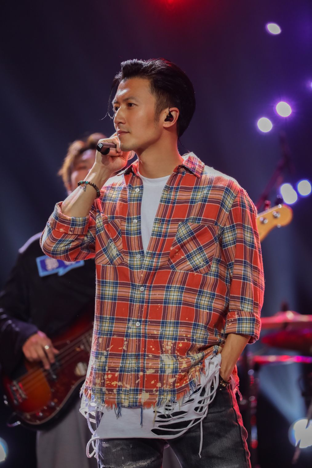 谢霆锋《我们的乐队》《快乐大本营》播出 总裁&导师陪你过周末