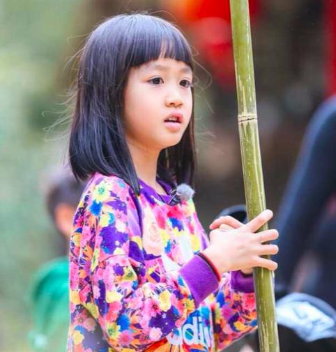 10岁小考拉长大了!拍短视频大长腿瞩目,外貌被赞是钟丽缇翻版