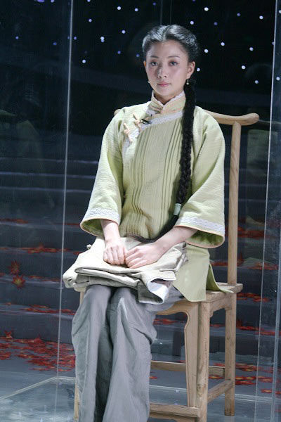 丈夫入狱10年选择离婚,因绯闻导致无戏可拍,今用实力挽回观众