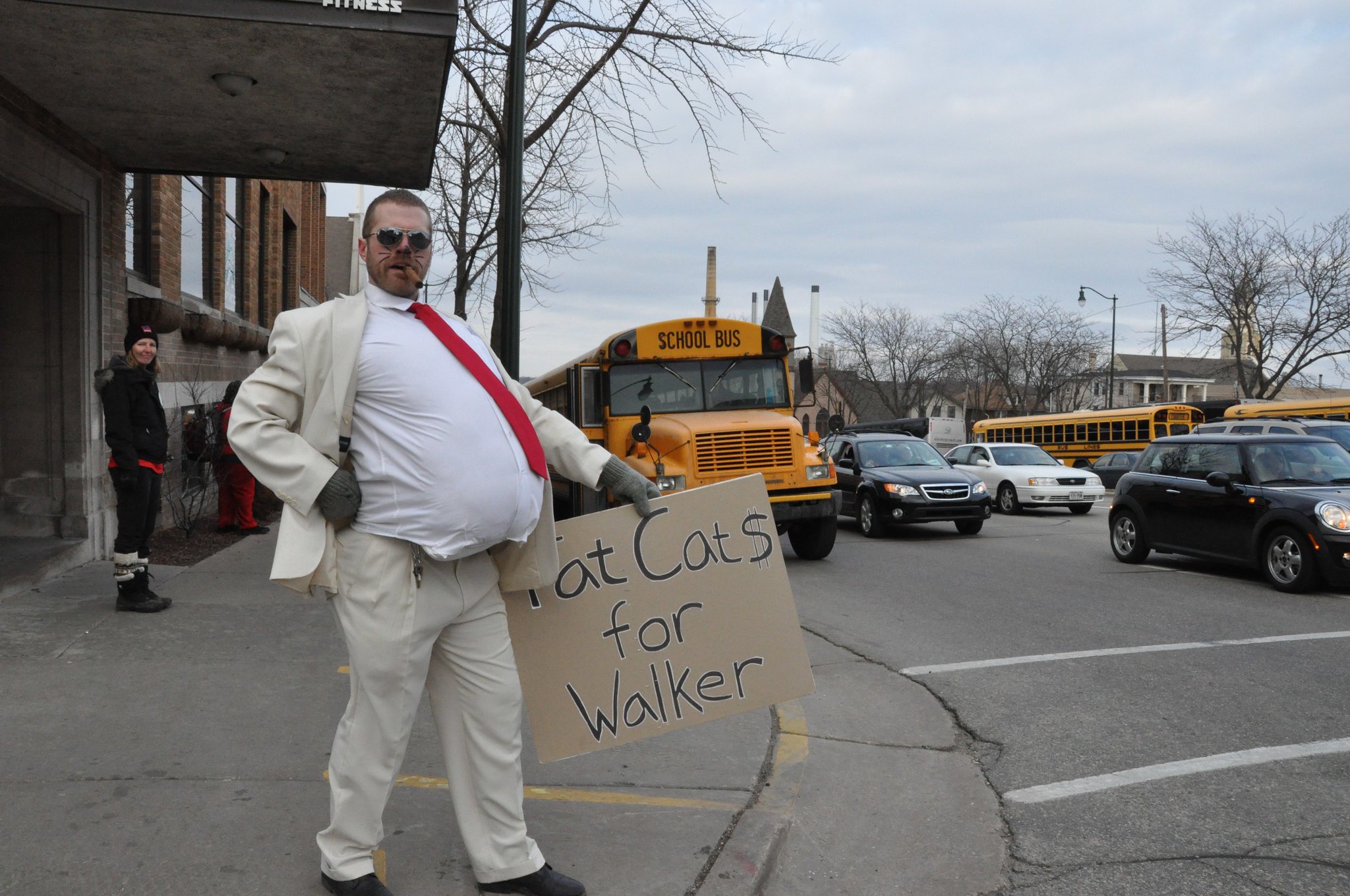 美国是世界上最肥胖的发达国家,成年人接近40%是胖子.