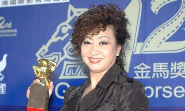 包租婆元秋敢骂洪金宝叫成龙大鼻周星驰三次邀请