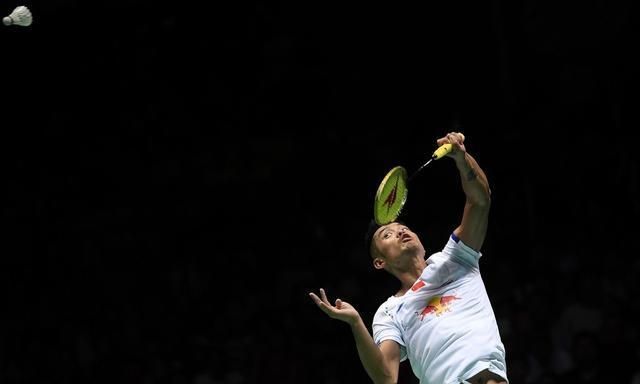 羽毛球速度来源,是球拍和身体,要利用"引拍"和"旋转"去实现