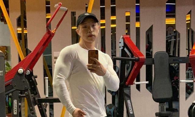 德云社烧饼闲不住,不当健身教练改练书法,这字怎么好意思拿出手