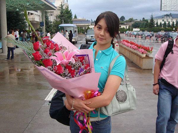 颜值和热巴不相上下,幸亏长相不随爹|张月亮|张铁林|热巴_新浪新闻