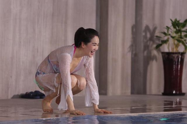 氧气美女左小青身材太绝看见她穿泳衣的样子心都跟着颤了