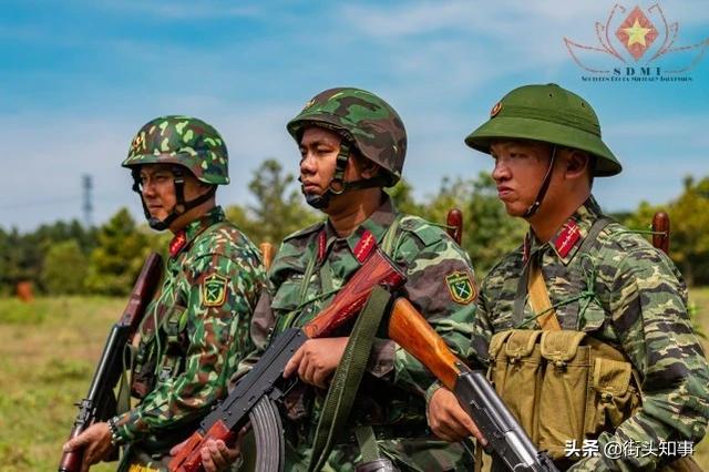 越南军工自吹k17迷彩服最受欢迎,网友:其实是搞不定数码迷彩