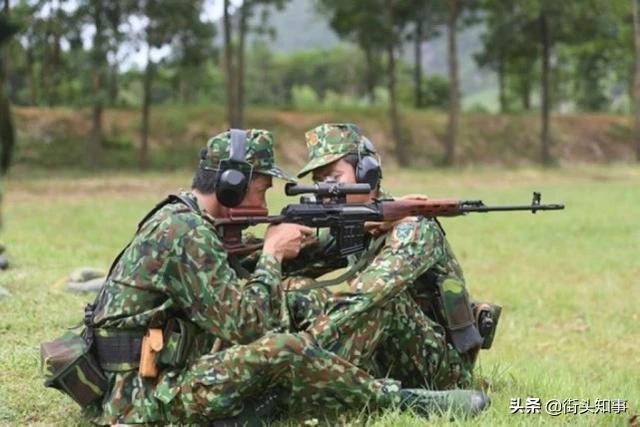越南军工自吹k17迷彩服最受欢迎,网友:其实是搞不定数码迷彩