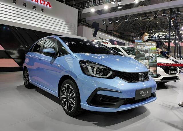 实拍全新一代本田飞度这辆蓝色的很特别很漂亮大家快来围观吧