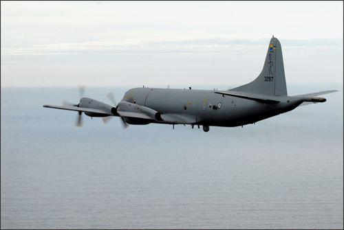 ep3e侦察机在海峡遭锁定,美军飞行员难忘撞机事件,开足马力逃窜