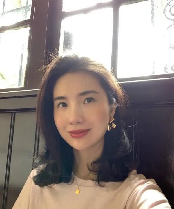 风波没完?蒋凡卸任公司法定代表人,董花花自曝湖边发呆两小时