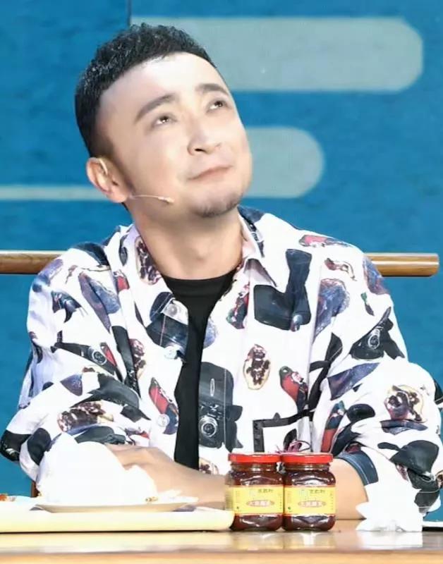 尼格买提直播太激动爆粗口,李佳琦表情好尴尬