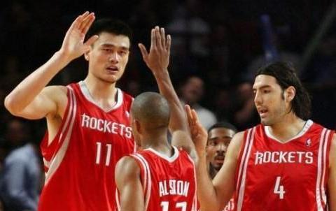 姚明在nba征战8年总薪资达到9300万美元 那易建联 林书豪呢 姚明在nba征战8年总薪资达到9300万美元 那易建联 林书豪呢