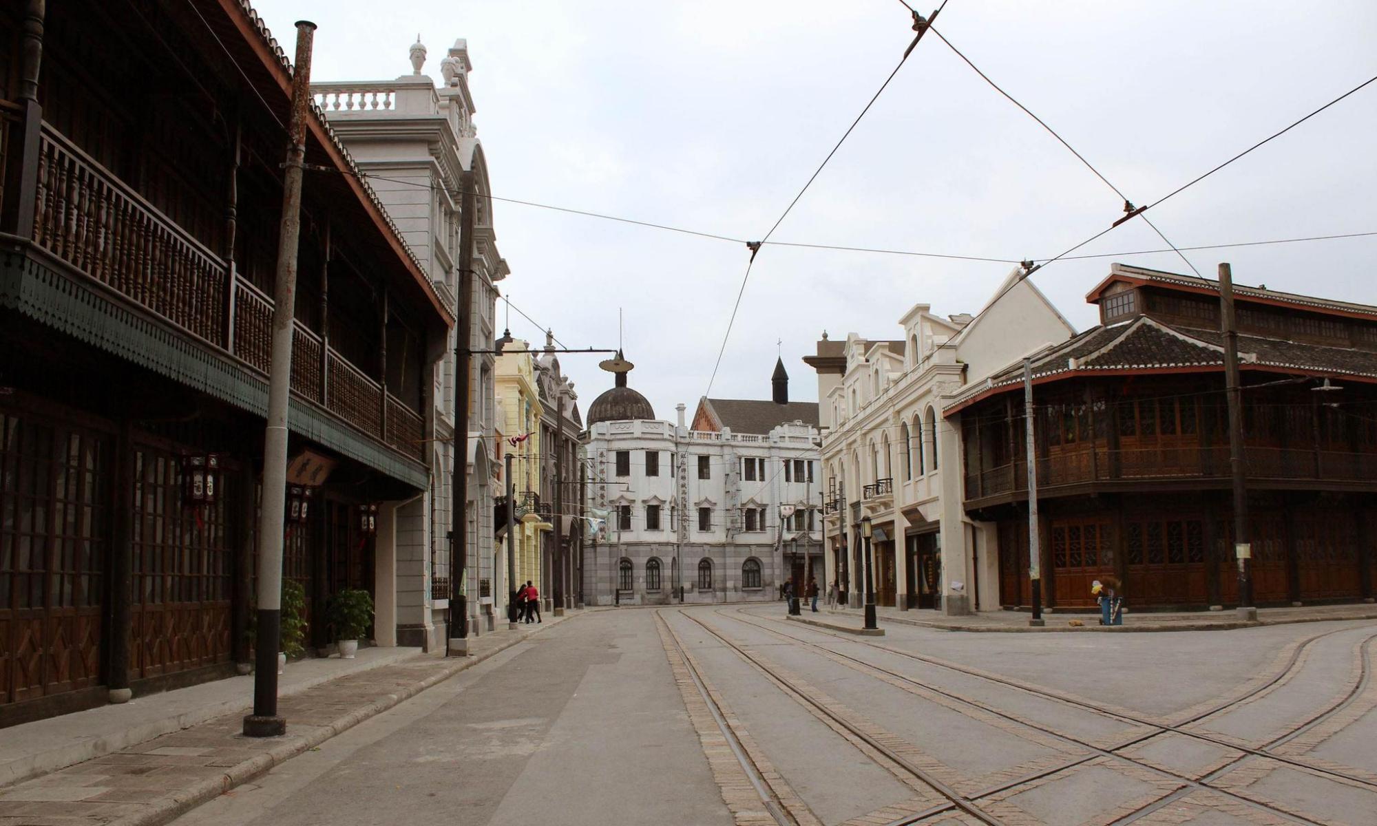 上海一处影视城,是中国十大影视基地之一,打造成综合性旅游区