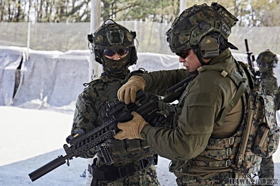 特种部队会根据自身的需要,结合多年来的作战经验,检验和测试"勇士"