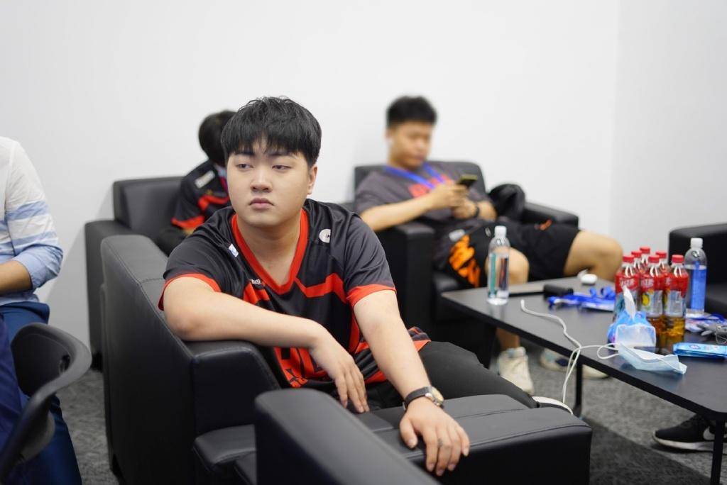 王者荣耀:ag痛失冠军赛后采访一诺表现豁达,爱思小家子气?