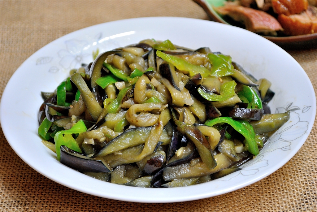 农村特色美食辣椒炒茄子令人怀念的味道超级下饭